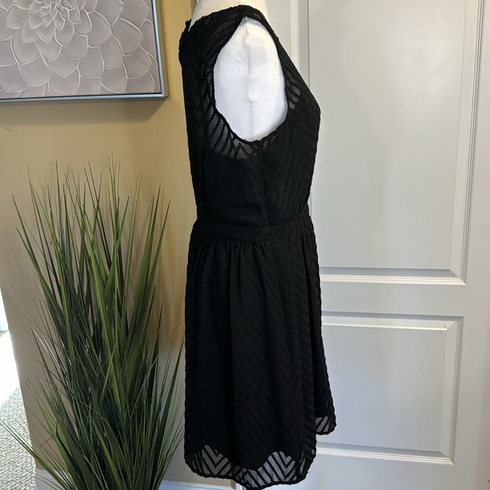 Lightweight Lbd Sheer Chevron Pattern With Lining - image 5
